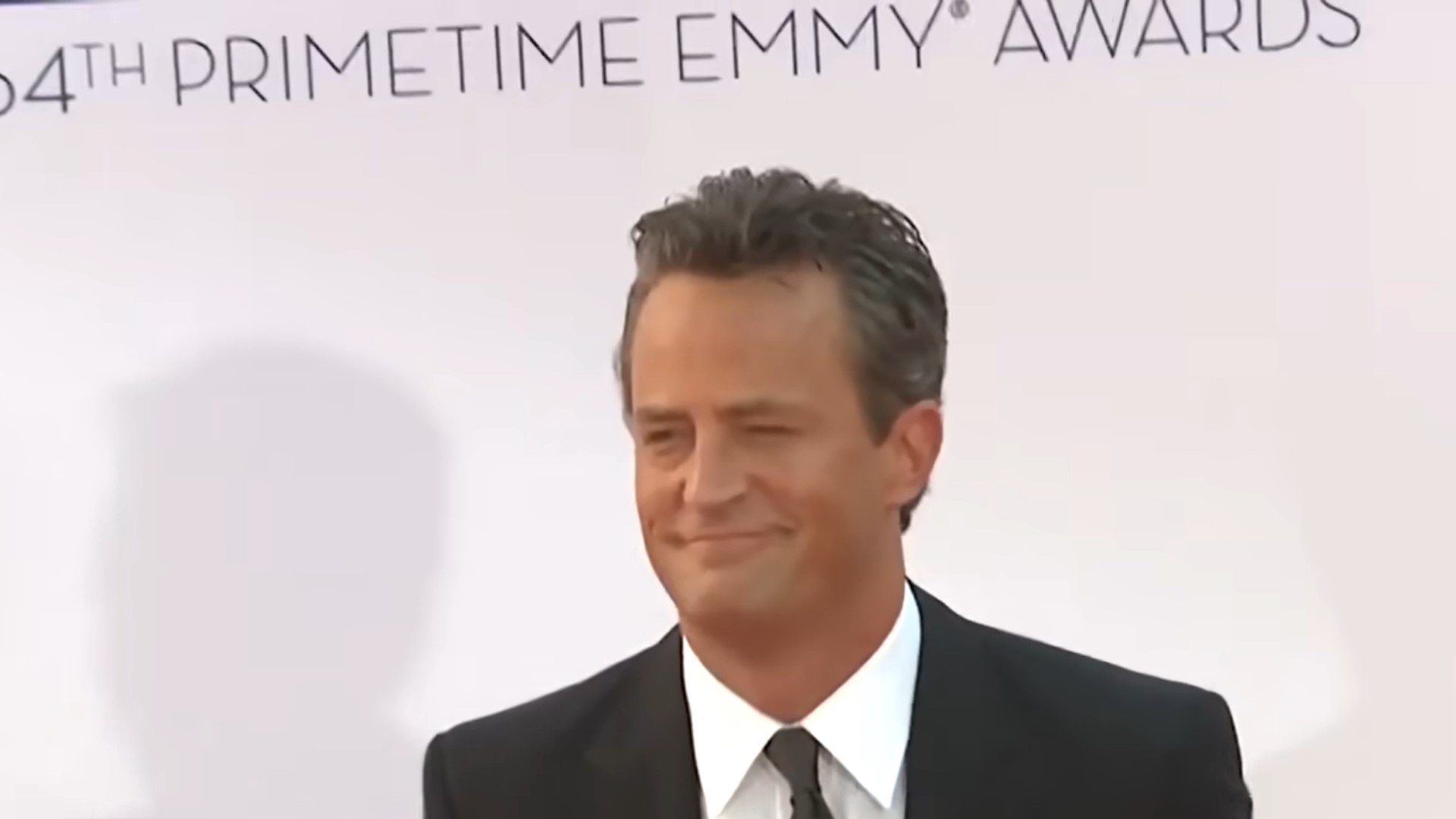 Szokujące fakty o śmierci Matthew Perry’ego. Otrzymał 27 zastrzyków w zaledwie trzy dni